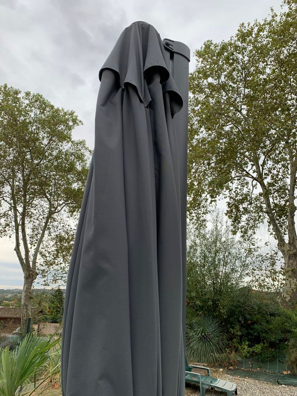 Parasol D&eacute;port&eacute; 3X3 +pied ciment +option roue Jardin