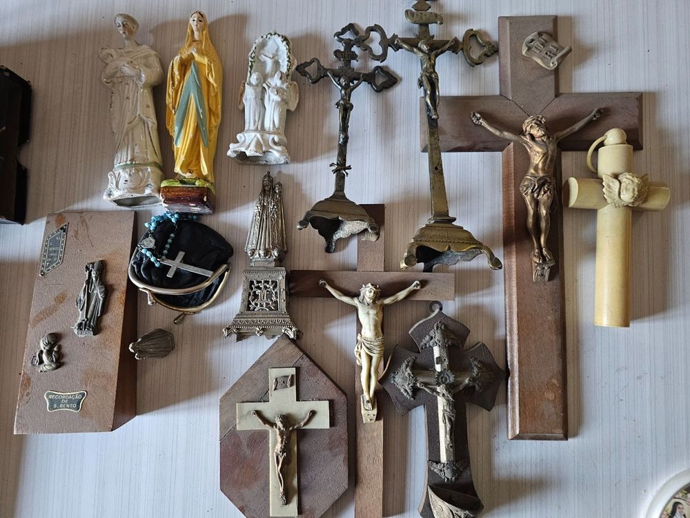 LOT DIVERS OBJETS RELIGIEUX 