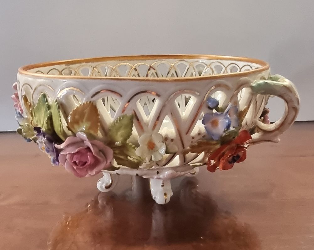 coupe en porcelaine DRESDEN XIX&deg; 