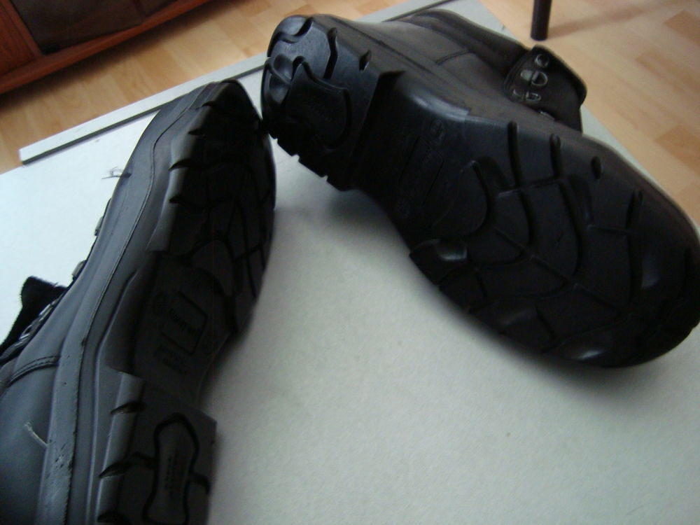  chaussures neuve de s&eacute;curit&eacute; Chaussures