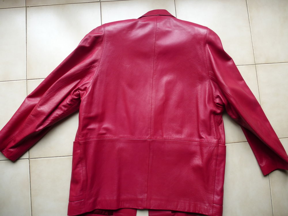 Ensemble veste et jupe en cuir (agneau) TBE Vêtements