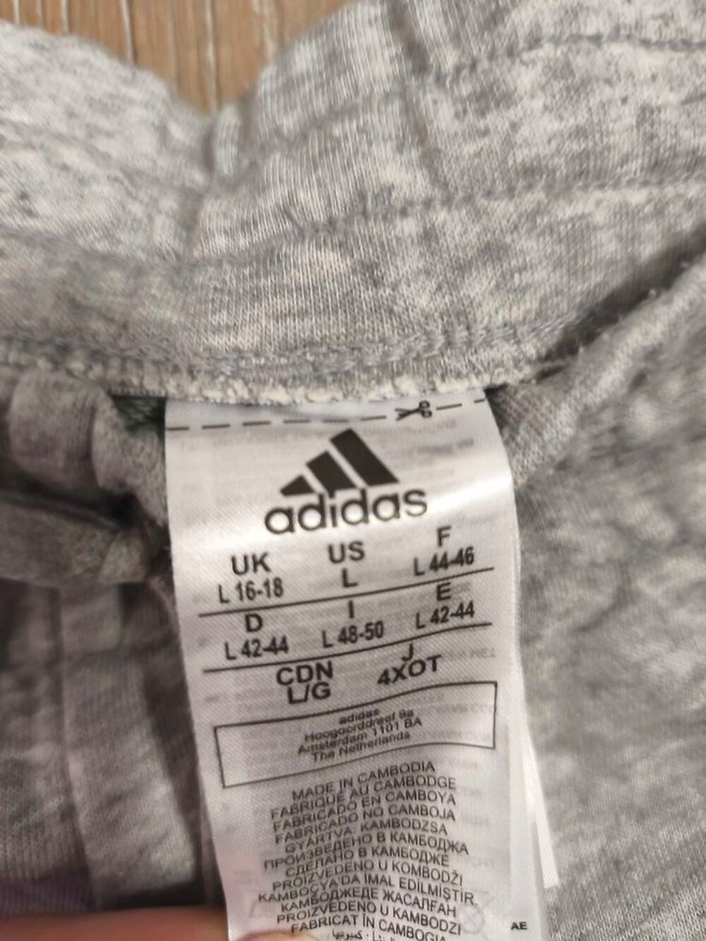 Short Adidas gris taille L Vêtements