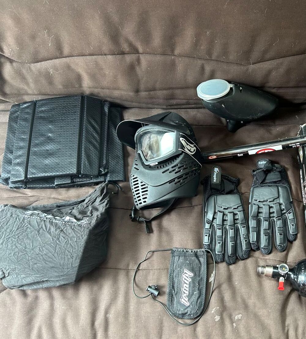 &Eacute;quipement Paintball + BT 4 combat sans munitions Sports