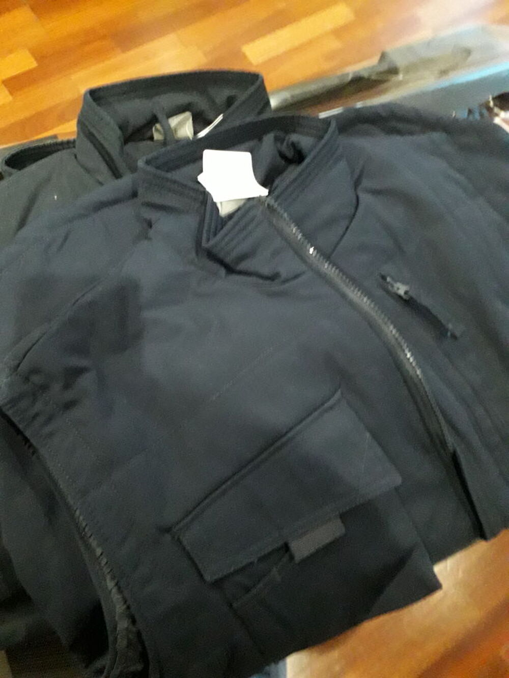 lot v&ecirc;tements homme femme objet Vêtements
