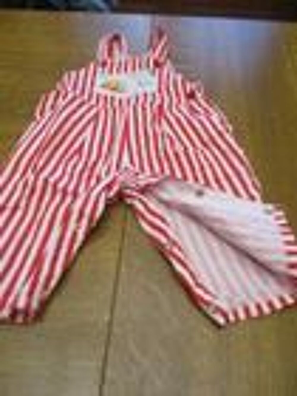 Salopette &agrave; bretelles rouge ray&eacute;e blanc ouverture entre jamb Vêtements enfants