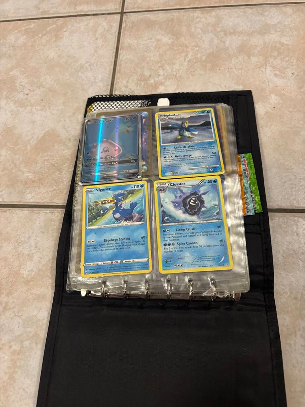 Classeur Pok&eacute;mon complet €" Lot de cartes GX/V/Holo dont Full Art Rainbow (Reshiram Zekrom, Rafflesia, Cancrelove) 