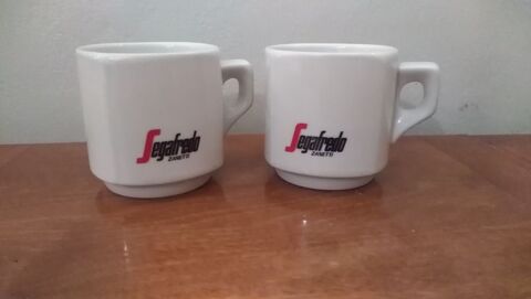 2 grandes tasses  caf (ou th) Segafredo, sans soucoupe 2 Roquefort-les-Pins (06)