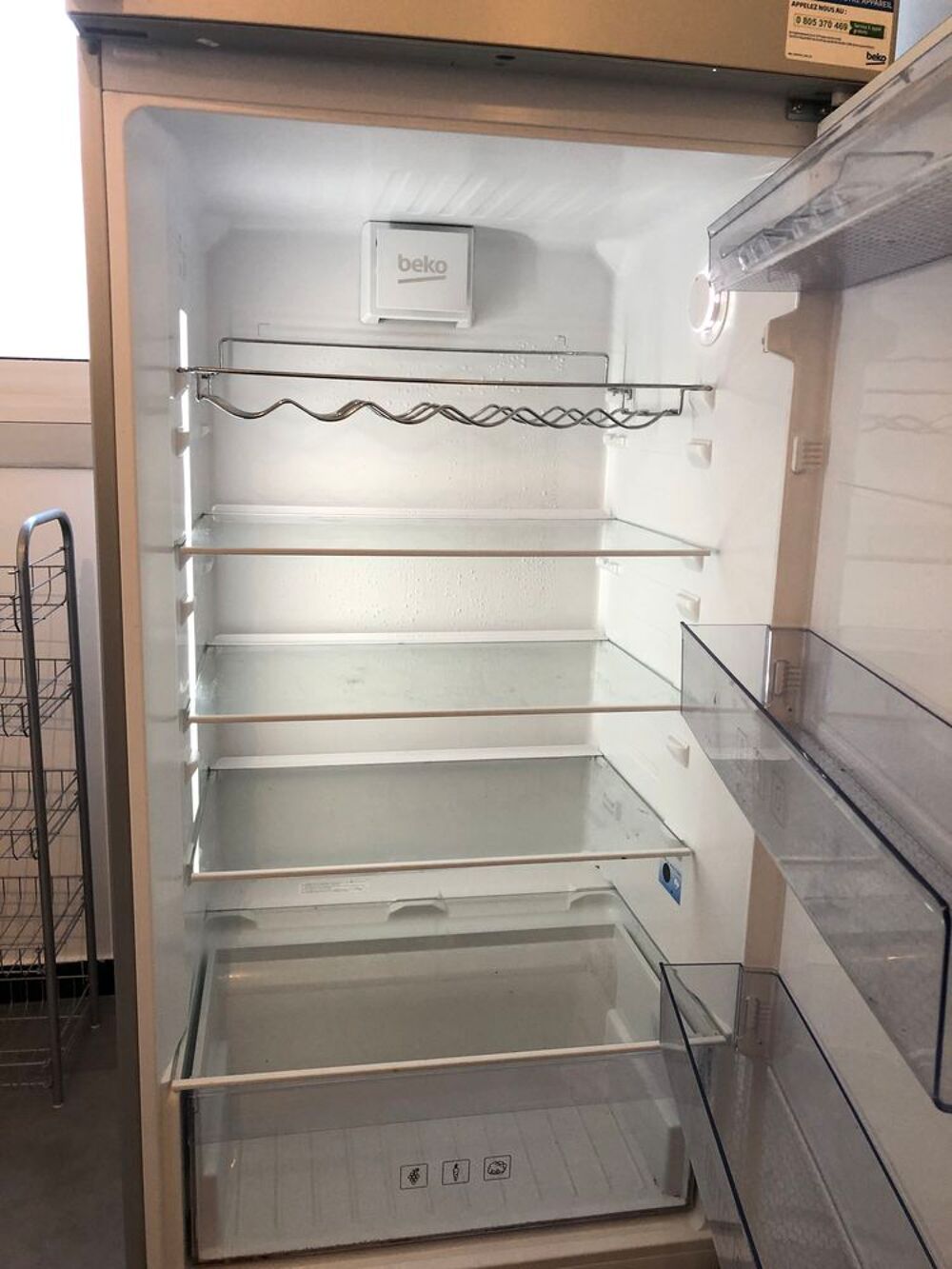 R&eacute;frig&eacute;rateur Beko 2 portes, 437 L, tr&egrave;s bon &eacute;tat. Electroménager