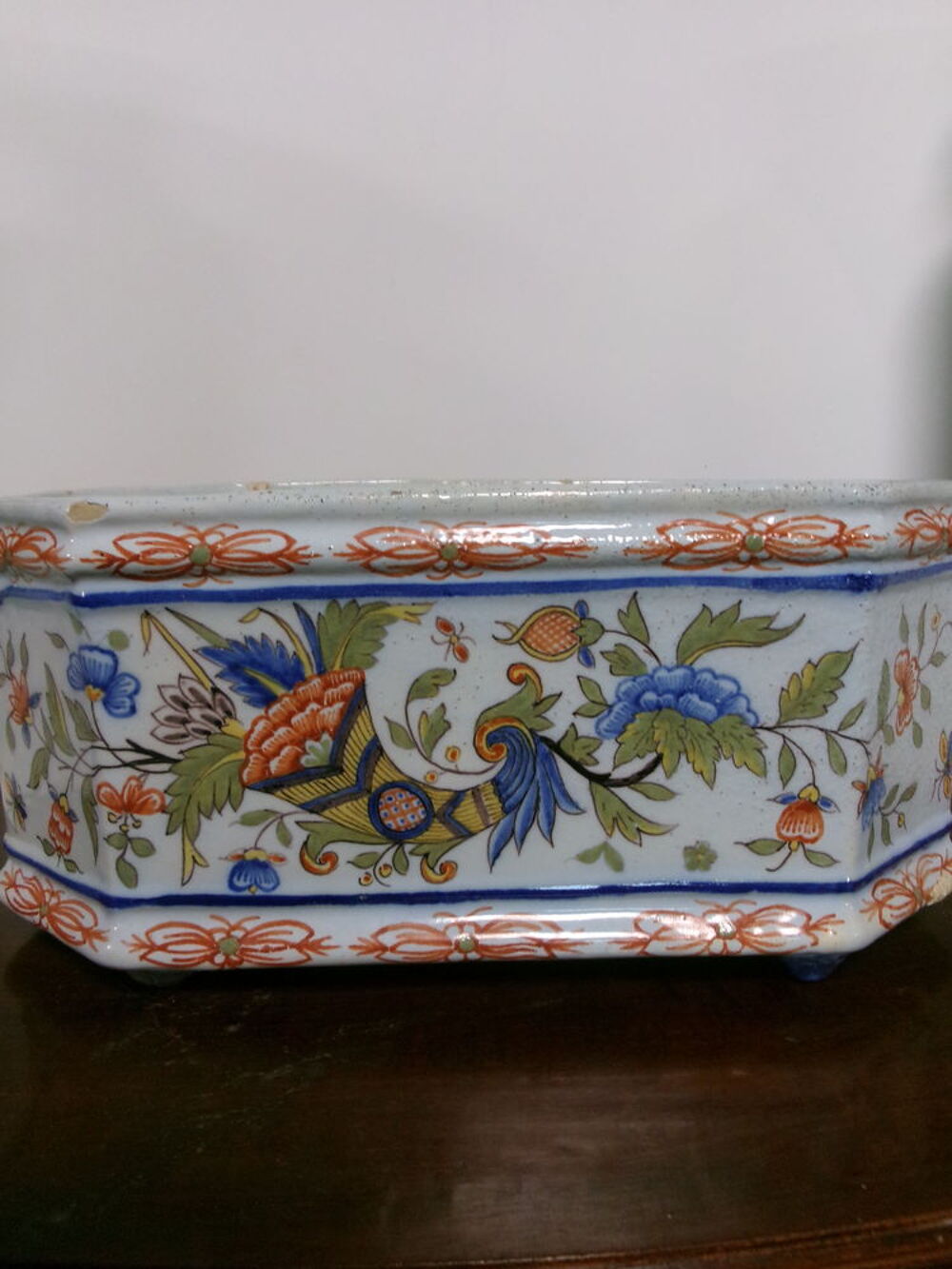 Jardini&egrave;re ancienne, fa&iuml;ence de DESVRES Décoration