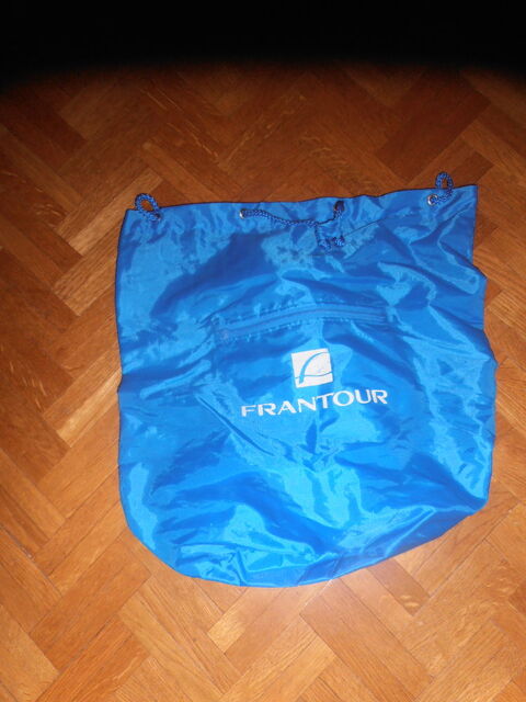 Sac à dos bleu (55) 2 Tours (37)