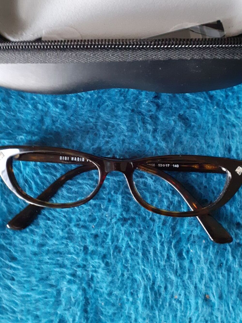 Jolie monture de lunette 
Ecaille
Marque Vogue
Bijoux et montres