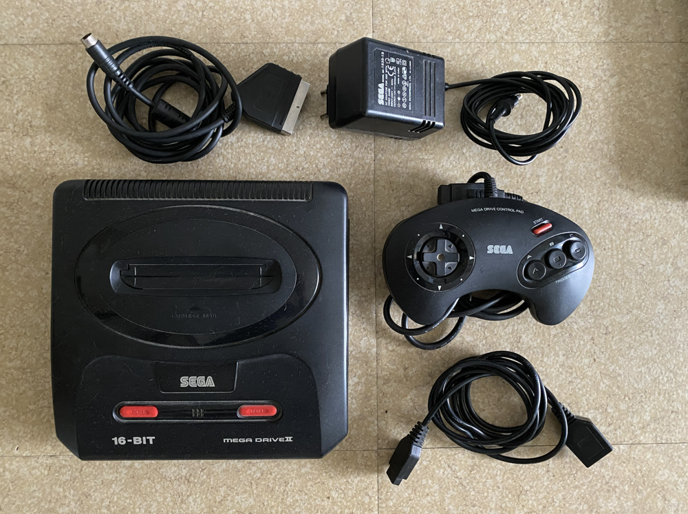 Mega Drive 2 avec 10 jeux Consoles et jeux vidéos