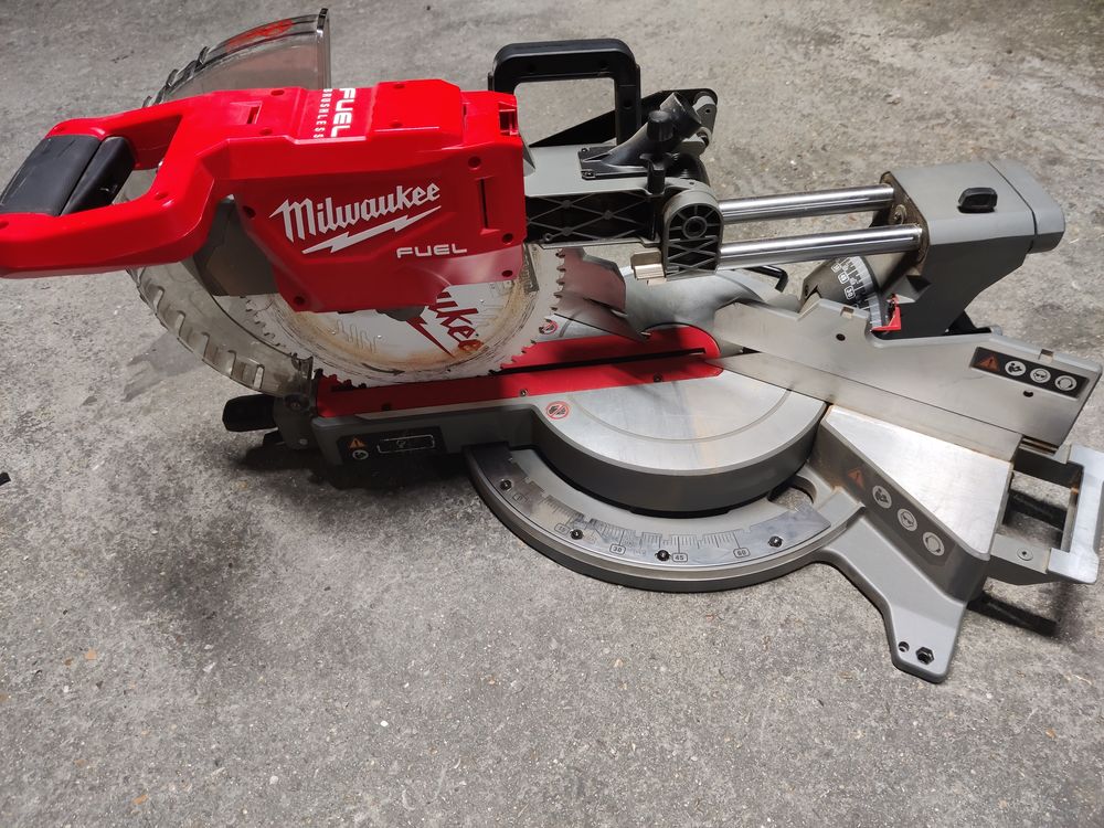Scie radiale Milwaukee Bricolage