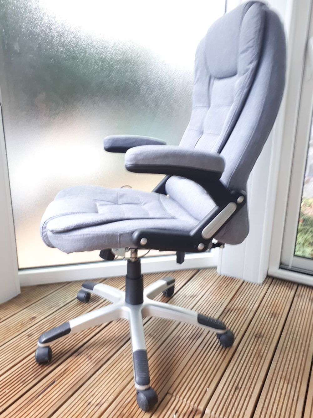 Fauteuil de massage et de relaxation avec t&eacute;l&eacute;commande Meubles