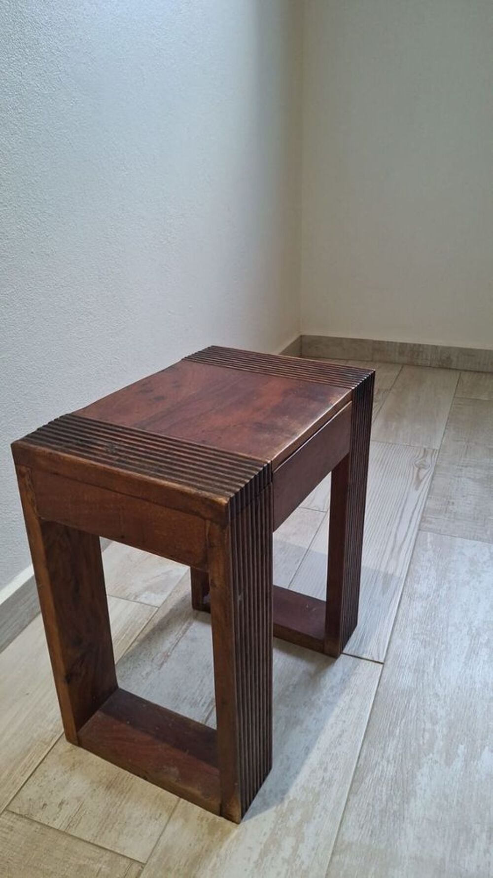 Table de chevet en bois massif Meubles