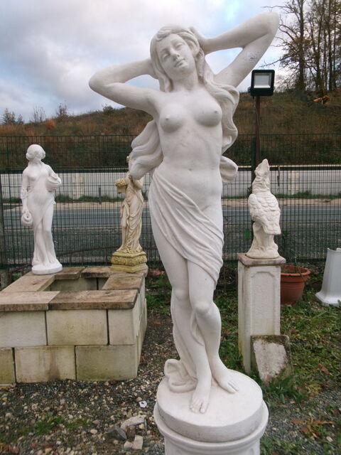 Statue Venus, en pierre reconstitue 380 Chteau-l'vque (24)
