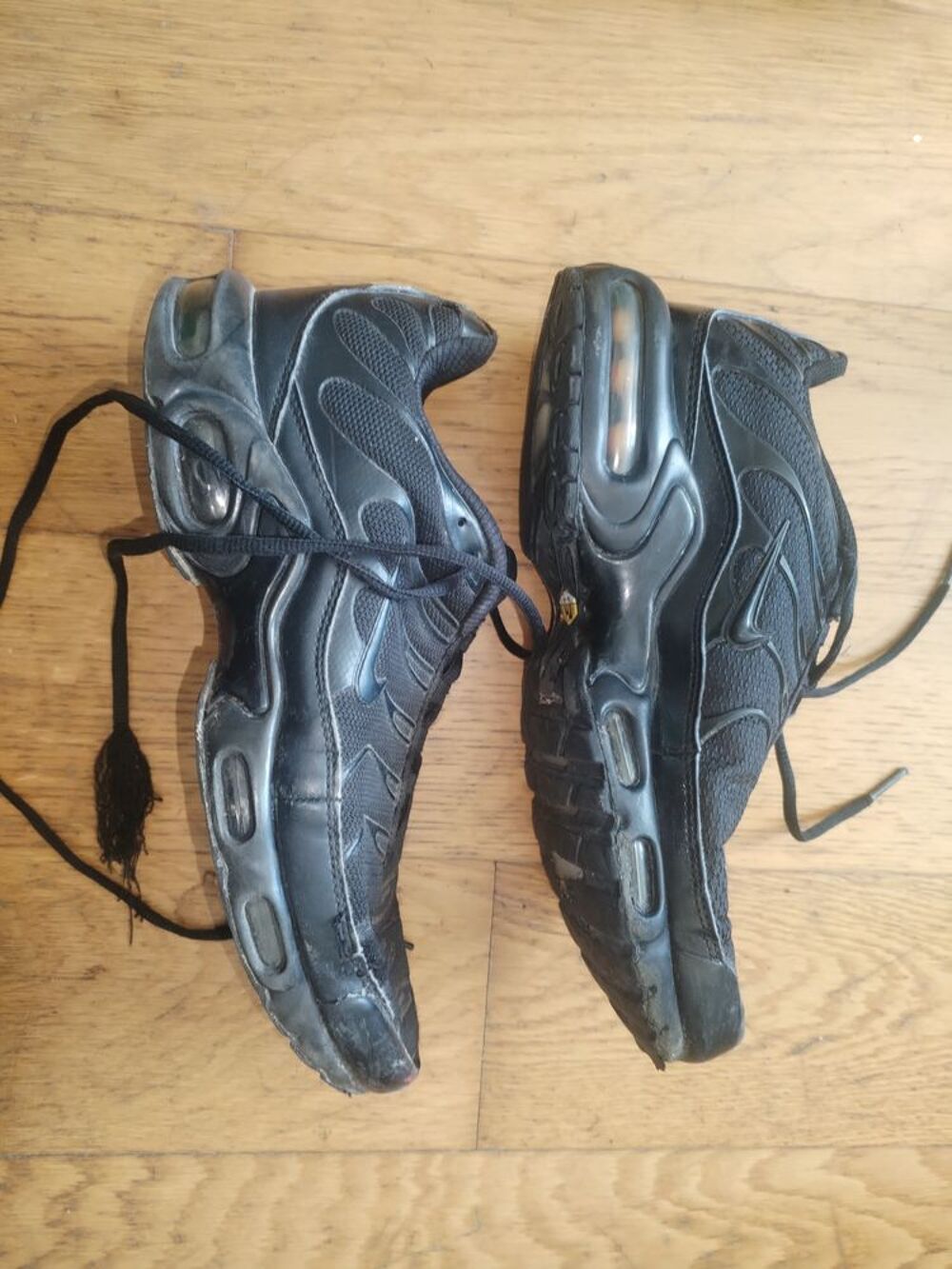 Nike TN (43)
Chaussures