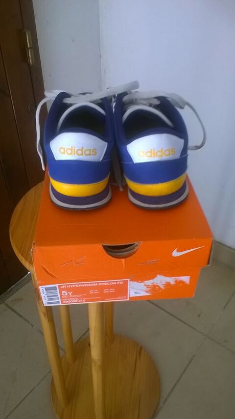 Chaussures adidas couleur bleue 10 Bourg-lès-Valence (26)