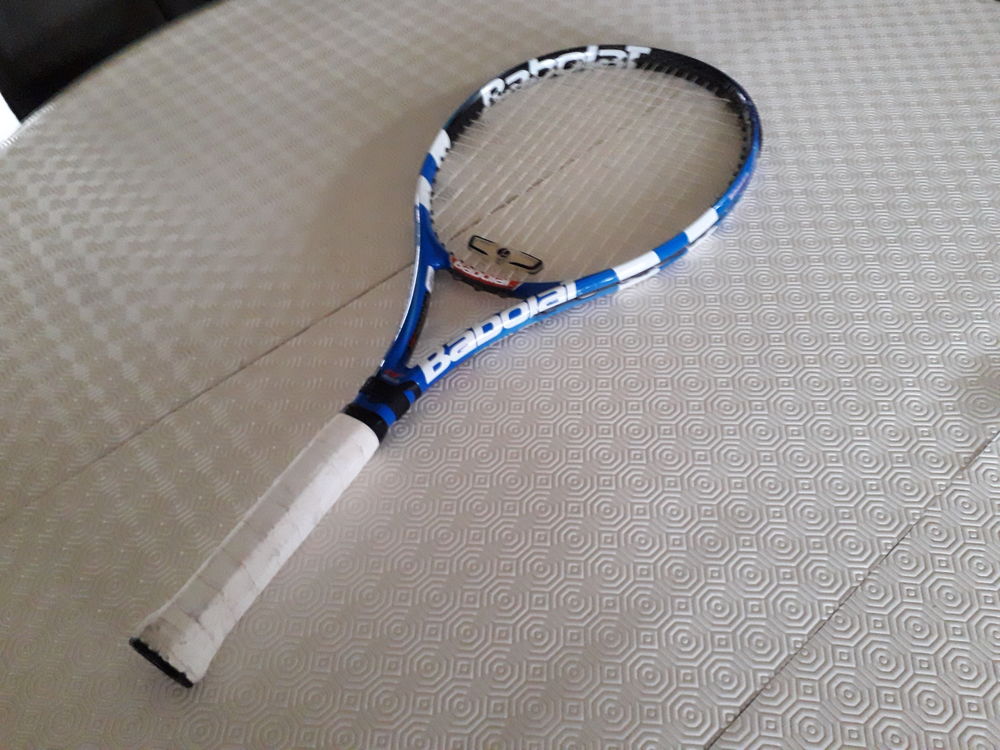 raquette de tennis babolat pure drive . Sports