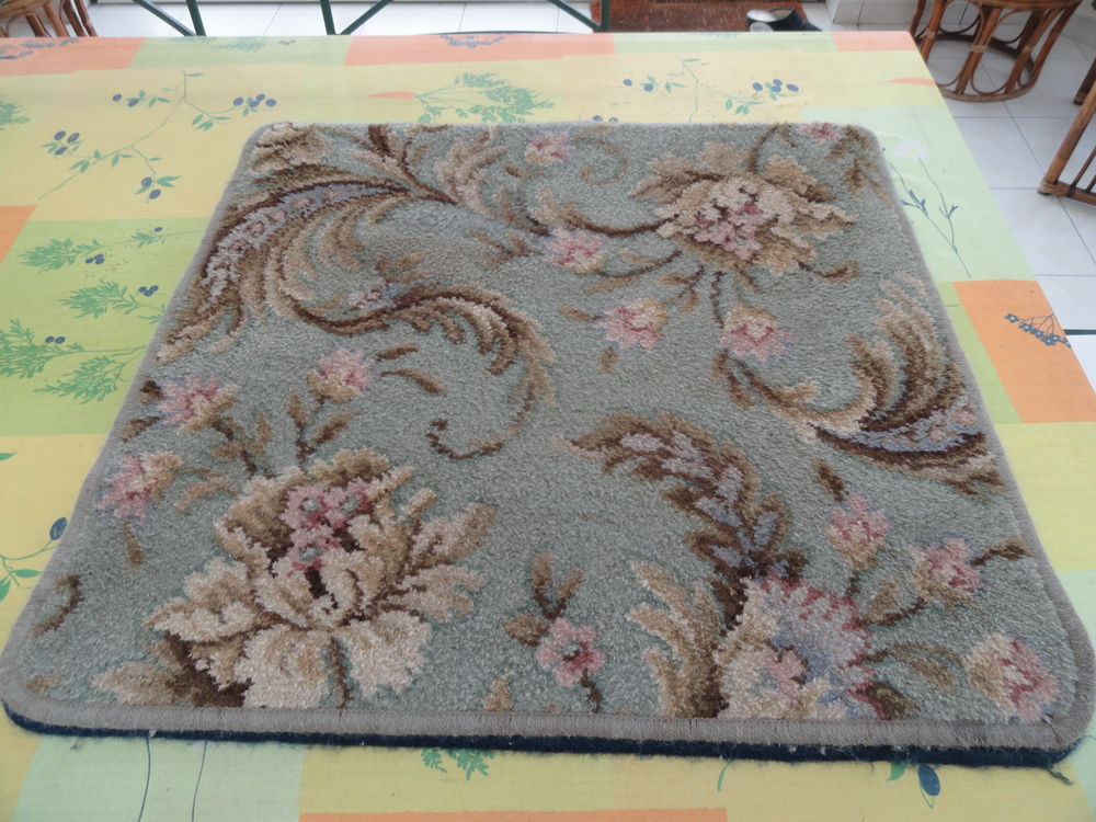 Tapis ( 69 cm X 66 cm ) Décoration