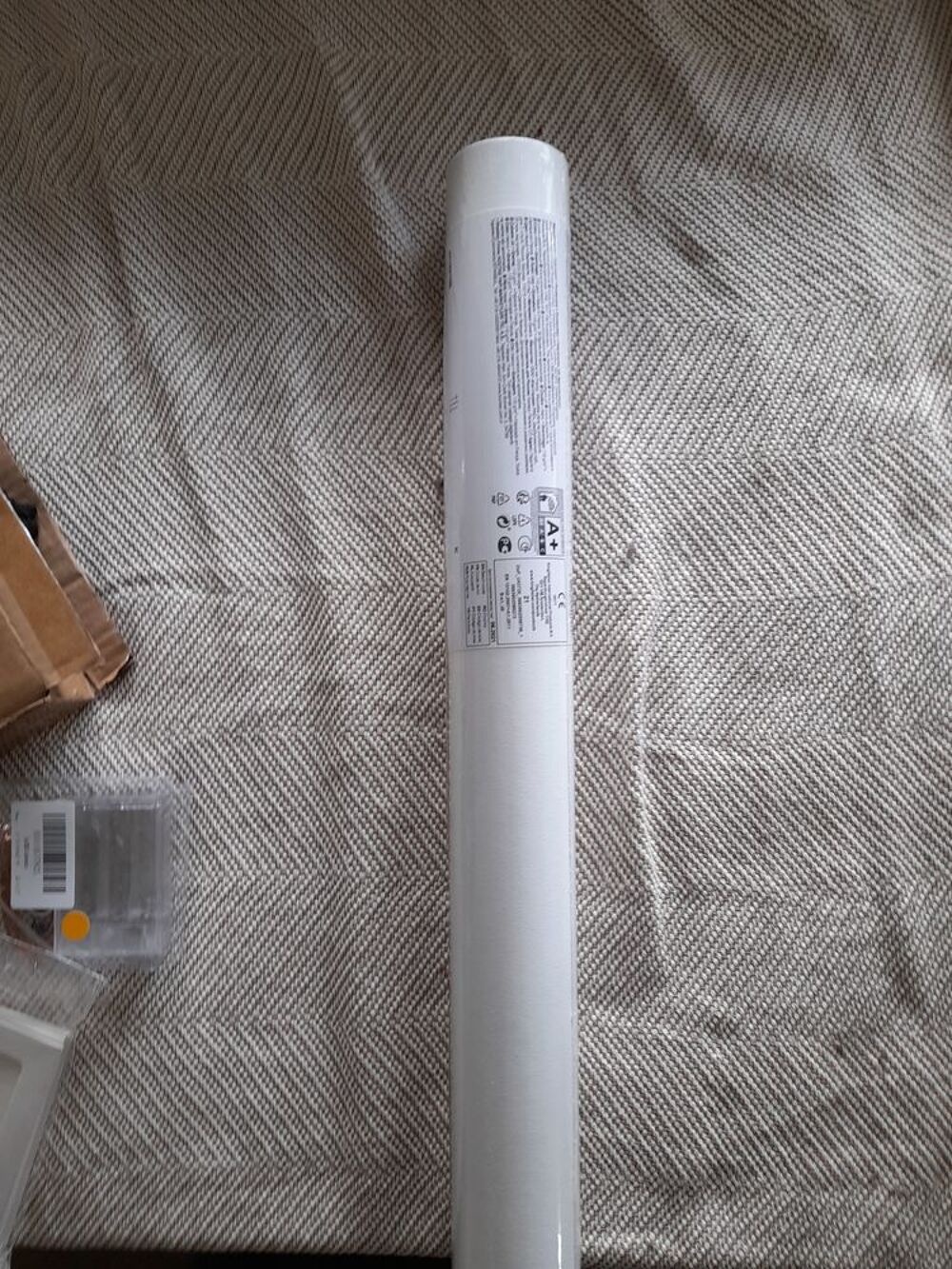 3 rouleaux de papier peint de blanc 
Décoration