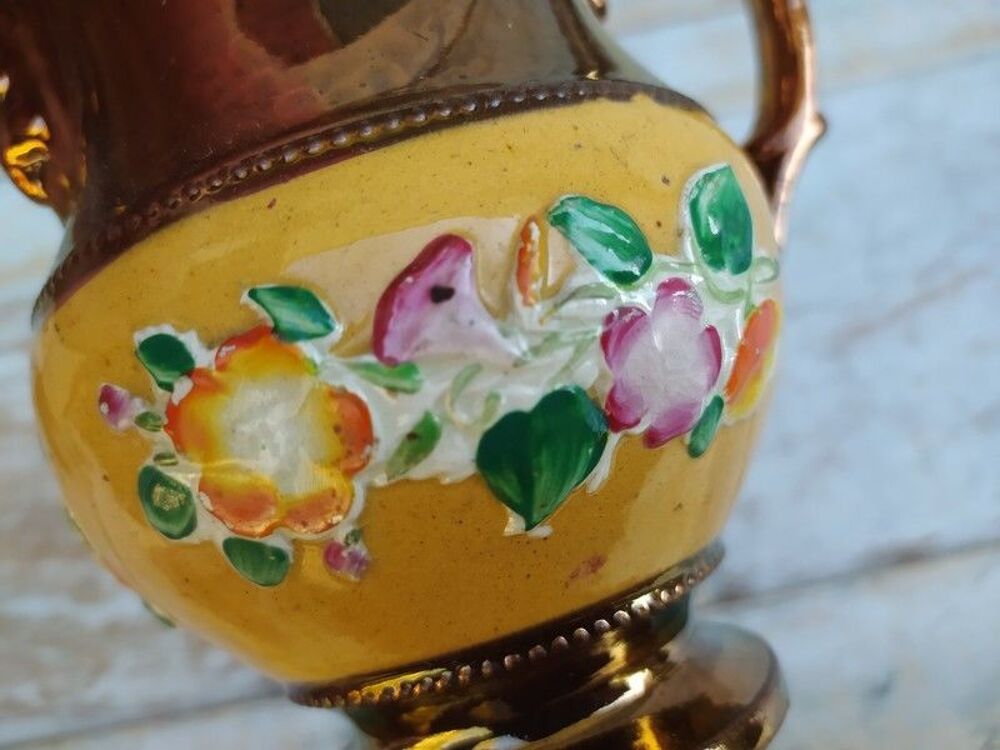 Ancien Petit Pichet Pot &agrave; Lait Fa&iuml;ence Lustr&eacute;e de Jersey. Décoration