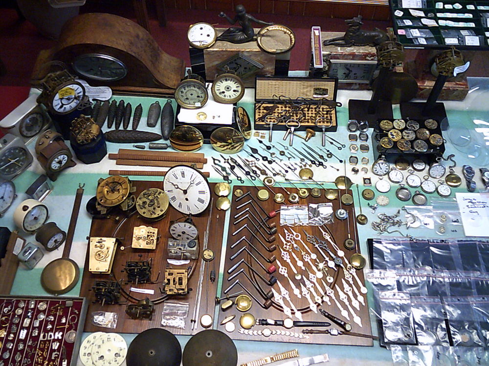 Pi&egrave;ces et pendules ancienne Bijoux et montres
