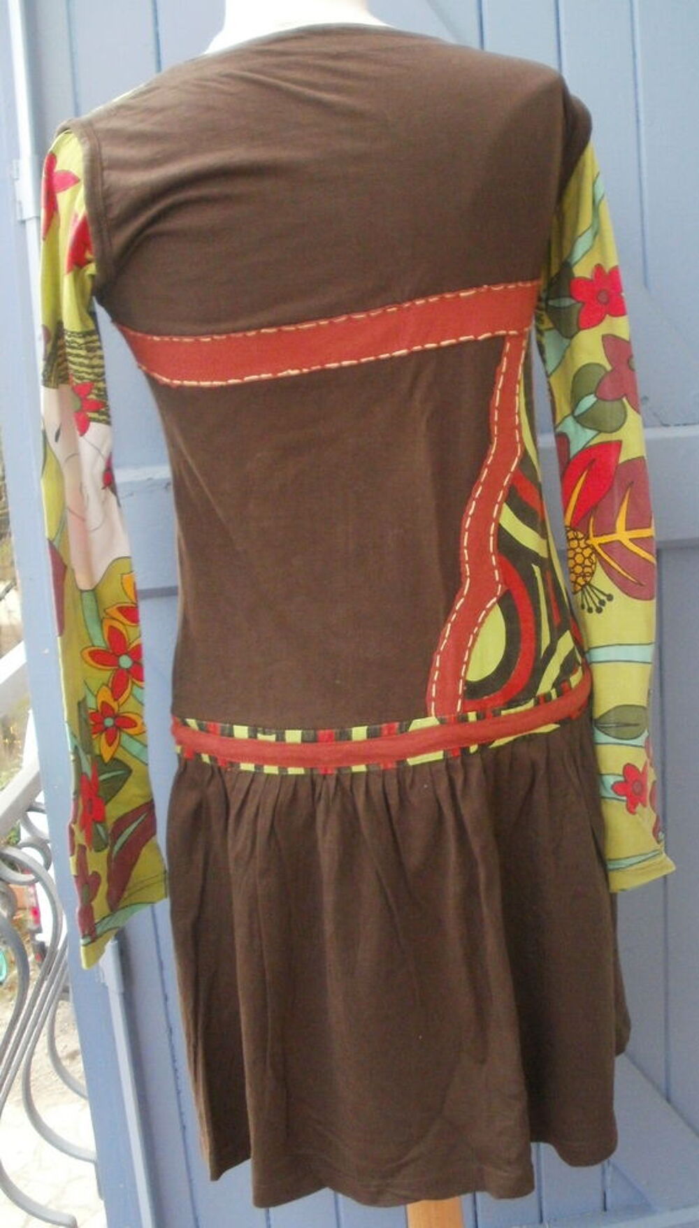 Robe color&eacute;e taille 36/38 en coton Vêtements