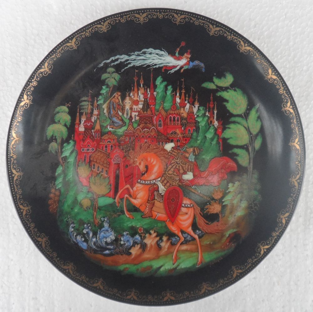 Collection de 9 magnifiques assiettes d&eacute;coratives Russes Décoration
