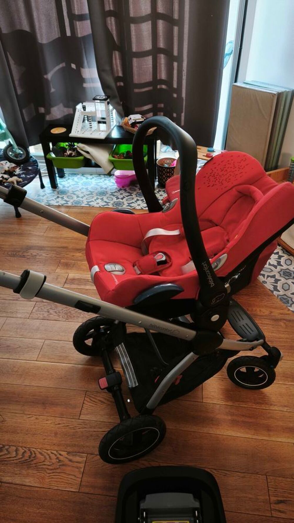 Poussette B&eacute;b&eacute; Confort Loola + cosy + 2 bases ISOFIX FamilyFix €" Excellent &eacute;tat Puériculture