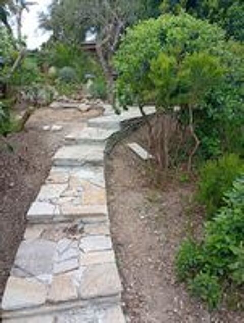   Travaux de jardinage. Services de rénovation et de construct 