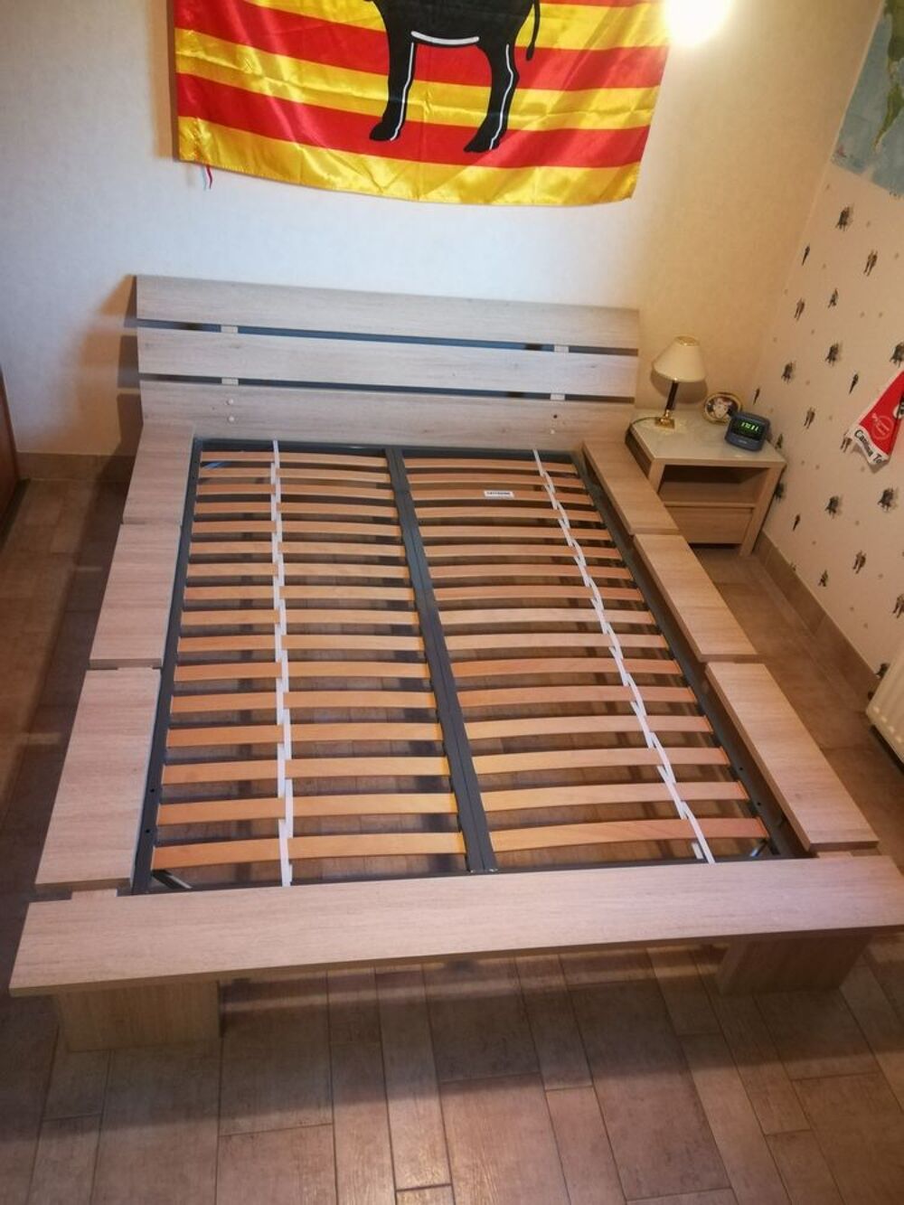 Chambre compl&egrave;te - Lit, sommier, tables de nuit Meubles