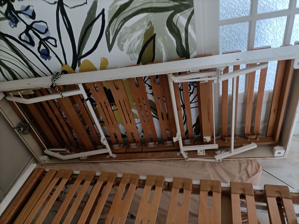 lit m&eacute;canis&eacute; Dunlopillo avec matelas et deux t&eacute;l&eacute;commandes Meubles