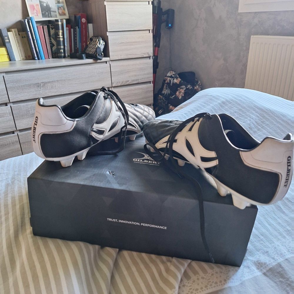 chaussures Rugby Gilbert taille 46 Sports