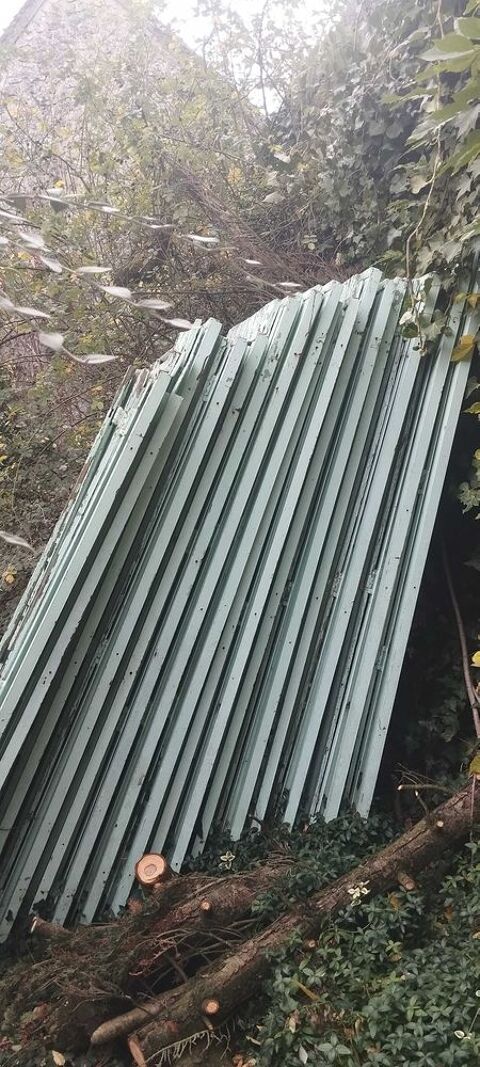 17 volets antique m�tal bois dimension largeur 1 m hauteur 2 m. 40 Courgivaux (51)