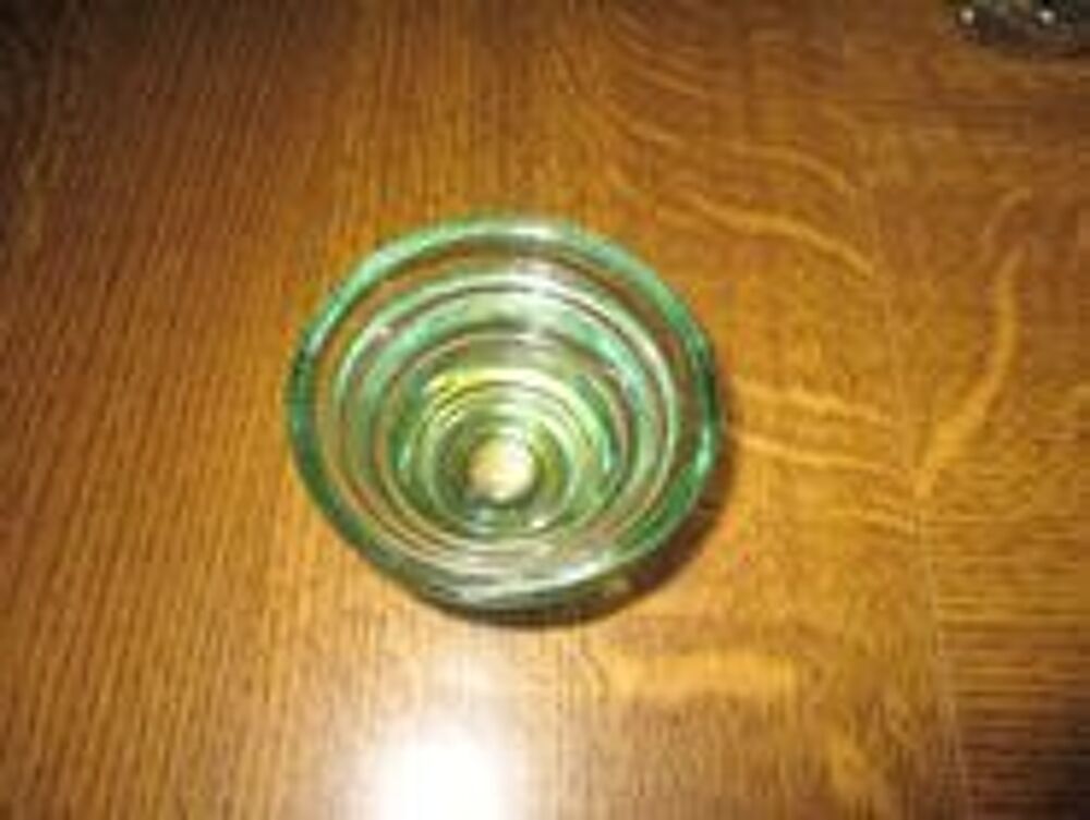 Bougeoir vert transparent en verre - pas un &eacute;clat Dcoration