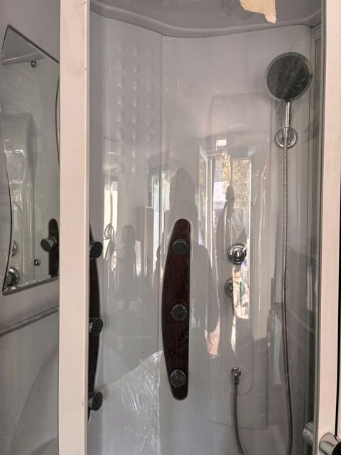 Cabine de douche hydromassante complète avec siège Le Thillay (95)
