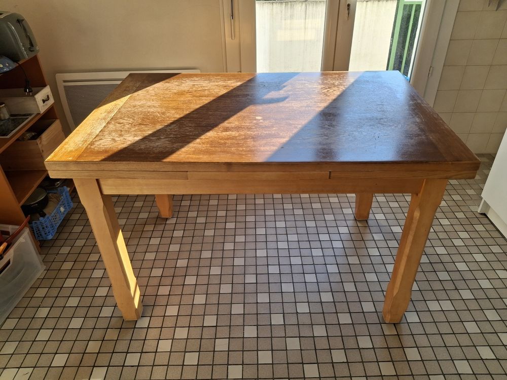 Table h&ecirc;tre bois massif avec 2 rallonges Meubles