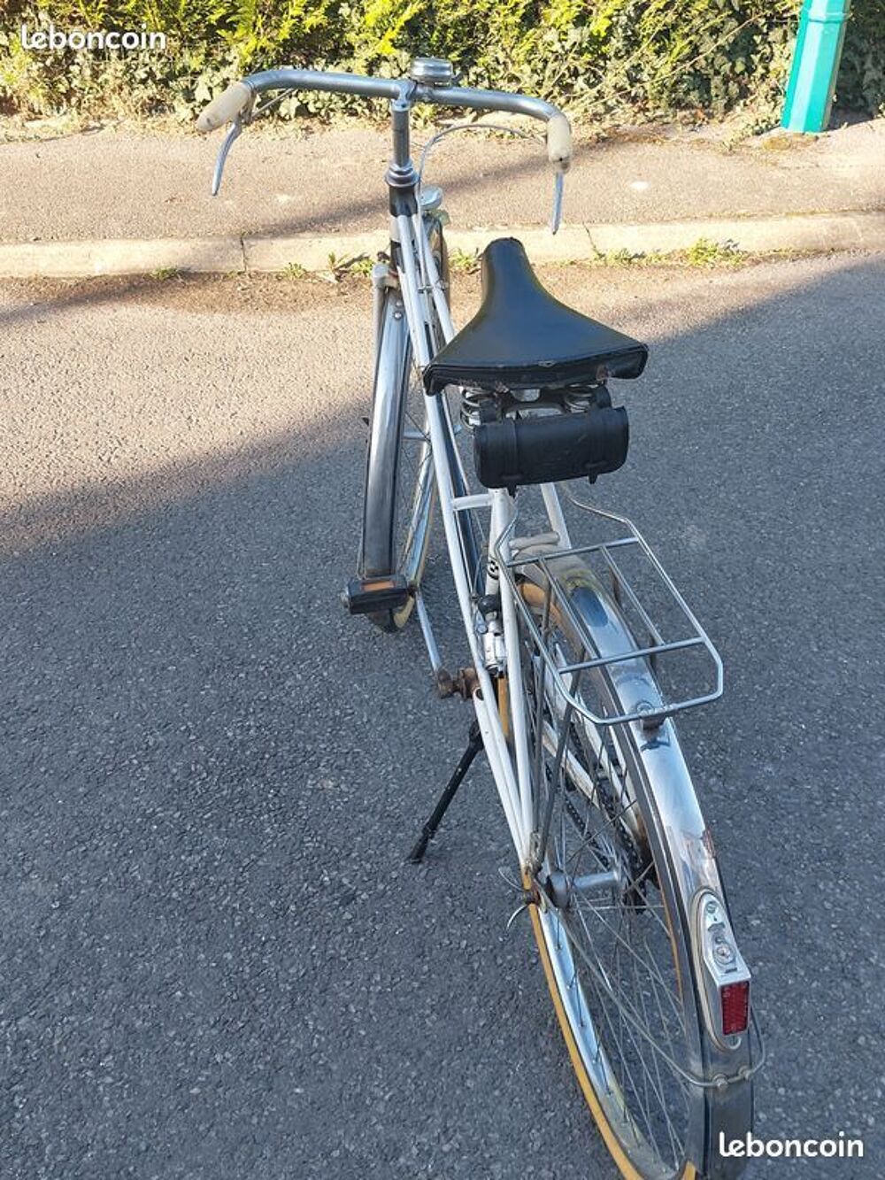 V&eacute;ritable v&eacute;lo de ville "vintage " PEUGEOT ann&eacute;es 1980 Vélos