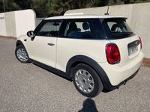 One Hatch 3 Portes 102 ch BVA6 2016 occasion 13260 Cassis