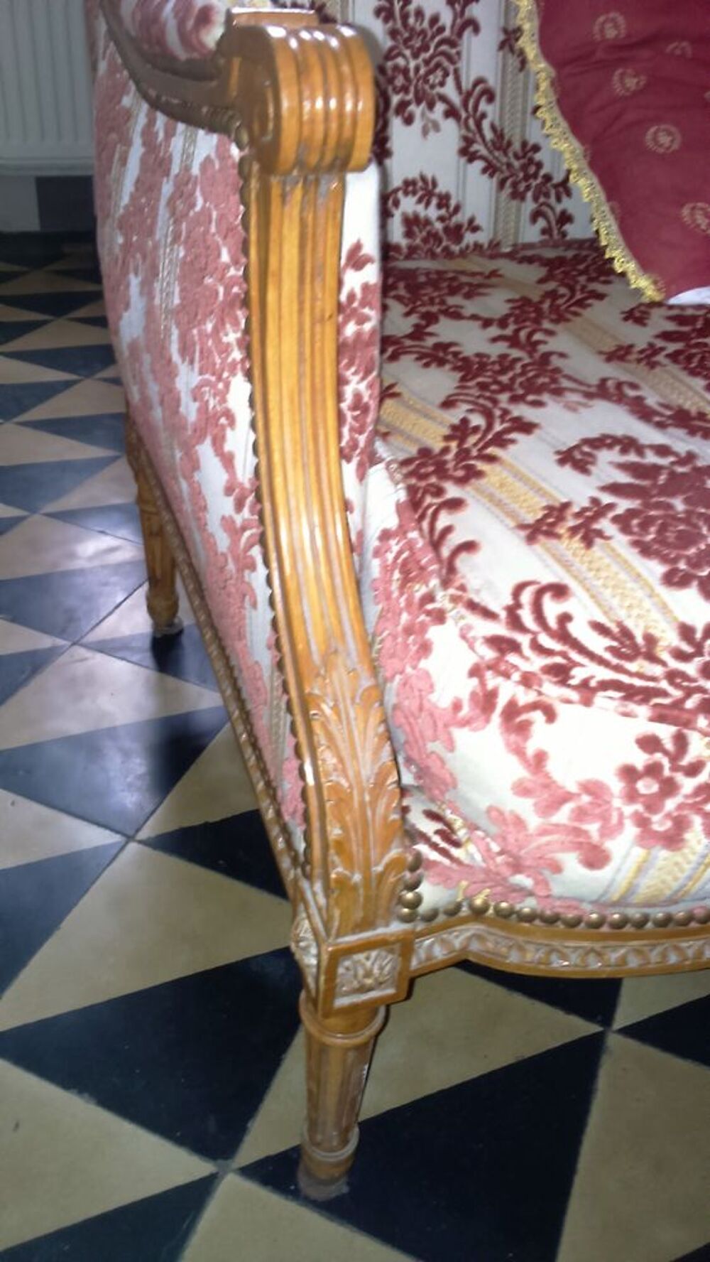 Canap&eacute; 2 places + 3 fauteuils style Louis XV Meubles