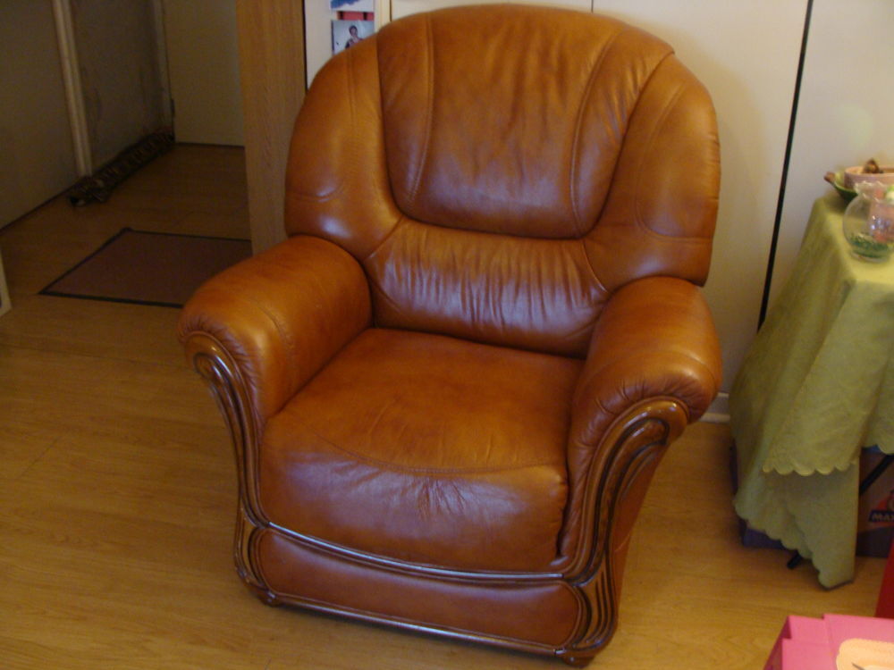 Lot de 2 fauteuils en cuir marron 
Meubles