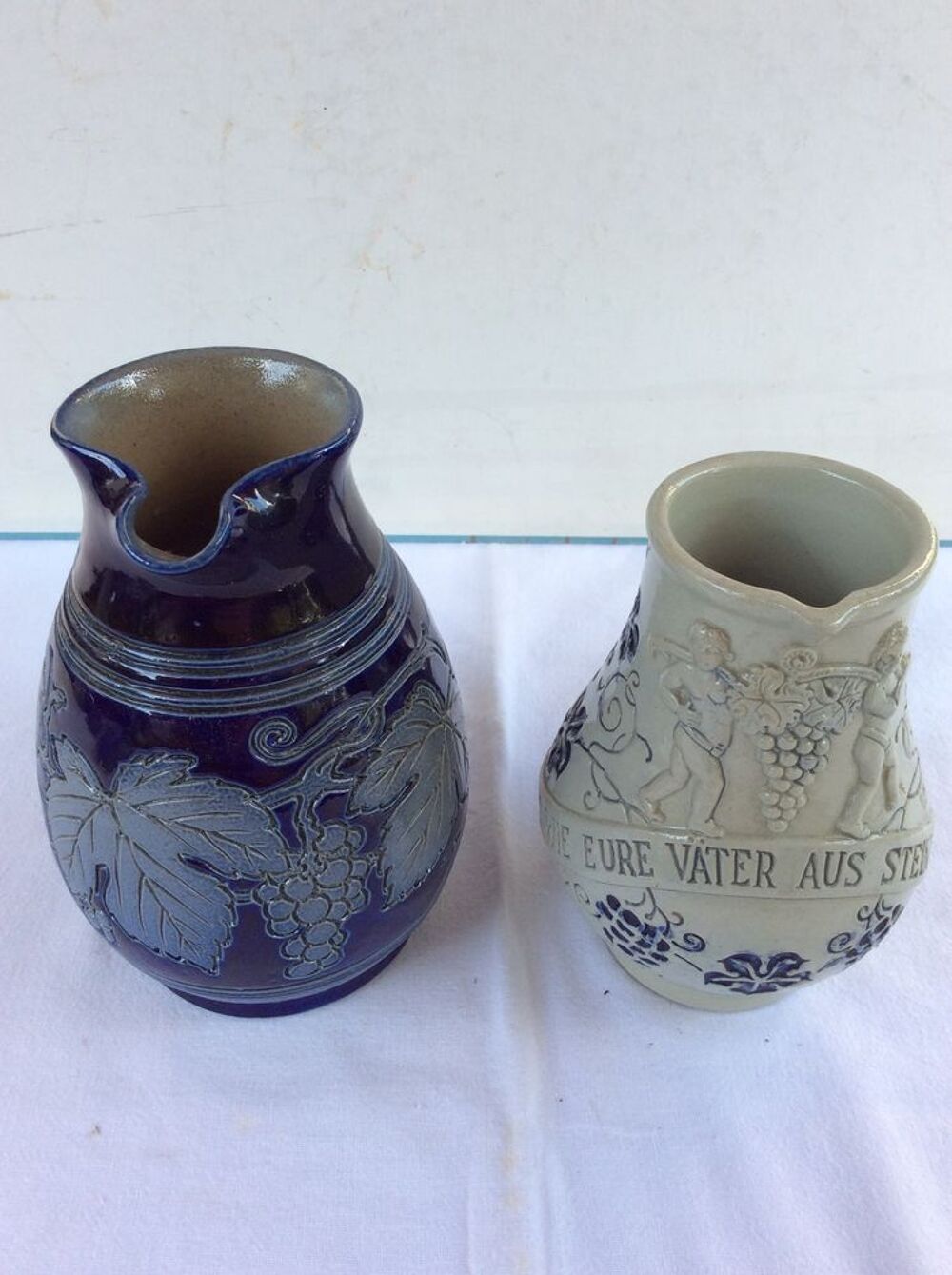 Pichets en gr&eacute;s d'Alsace Betschdorf, 1/2 L 1/4 L, sign&eacute;s 