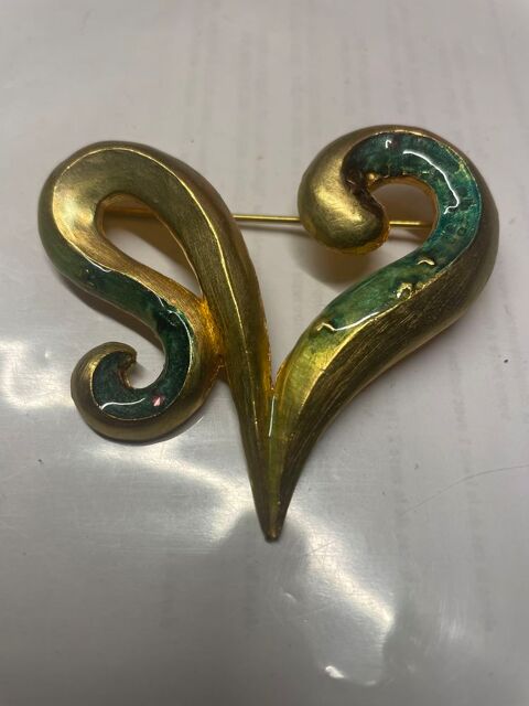 Broche c?ur dor�e �maill�e vert C.LACROIX 155 Vigneux-sur-Seine (91)