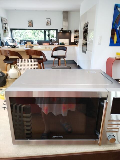 Micro onde SMEG entièrement Latour-Bas-Elne (66)