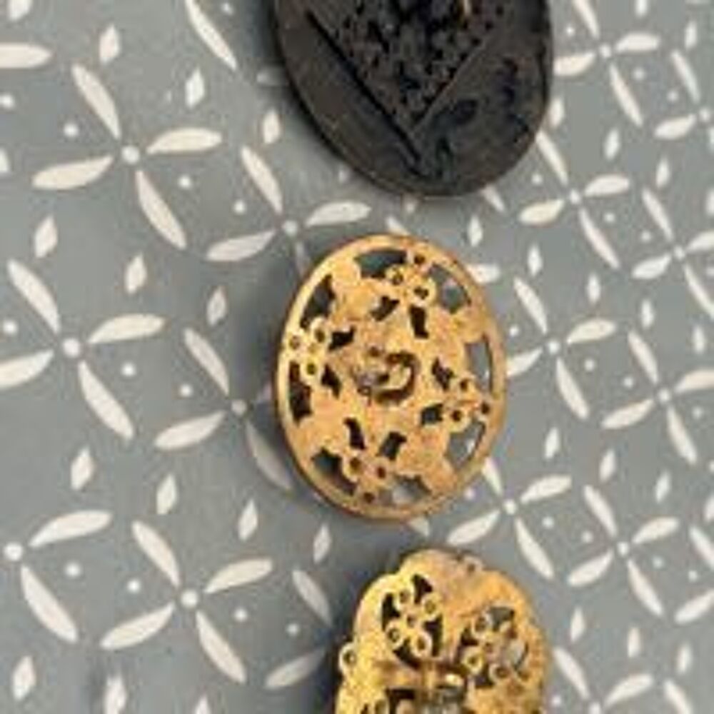 lot, cinq boutons ancien 