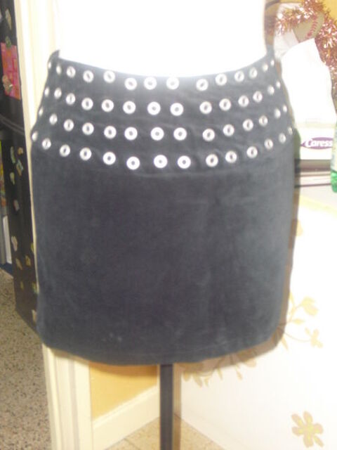 jupe noire NEUVE NAF NAF a rivets en acier taille 34 12 Lyon 5 (69)