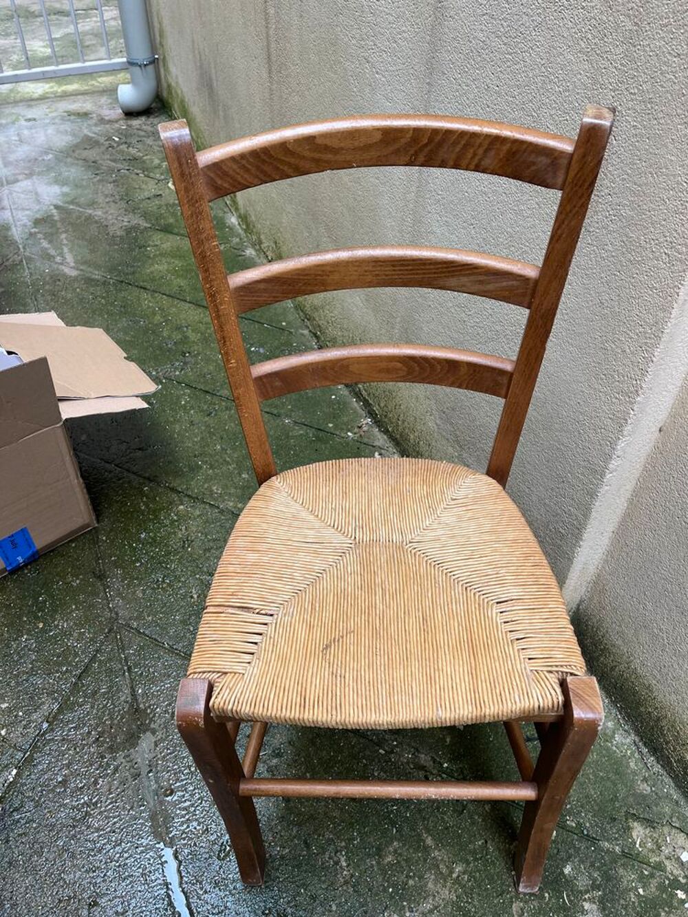 Lot de cinq chaises en bois et assise en paille Meubles