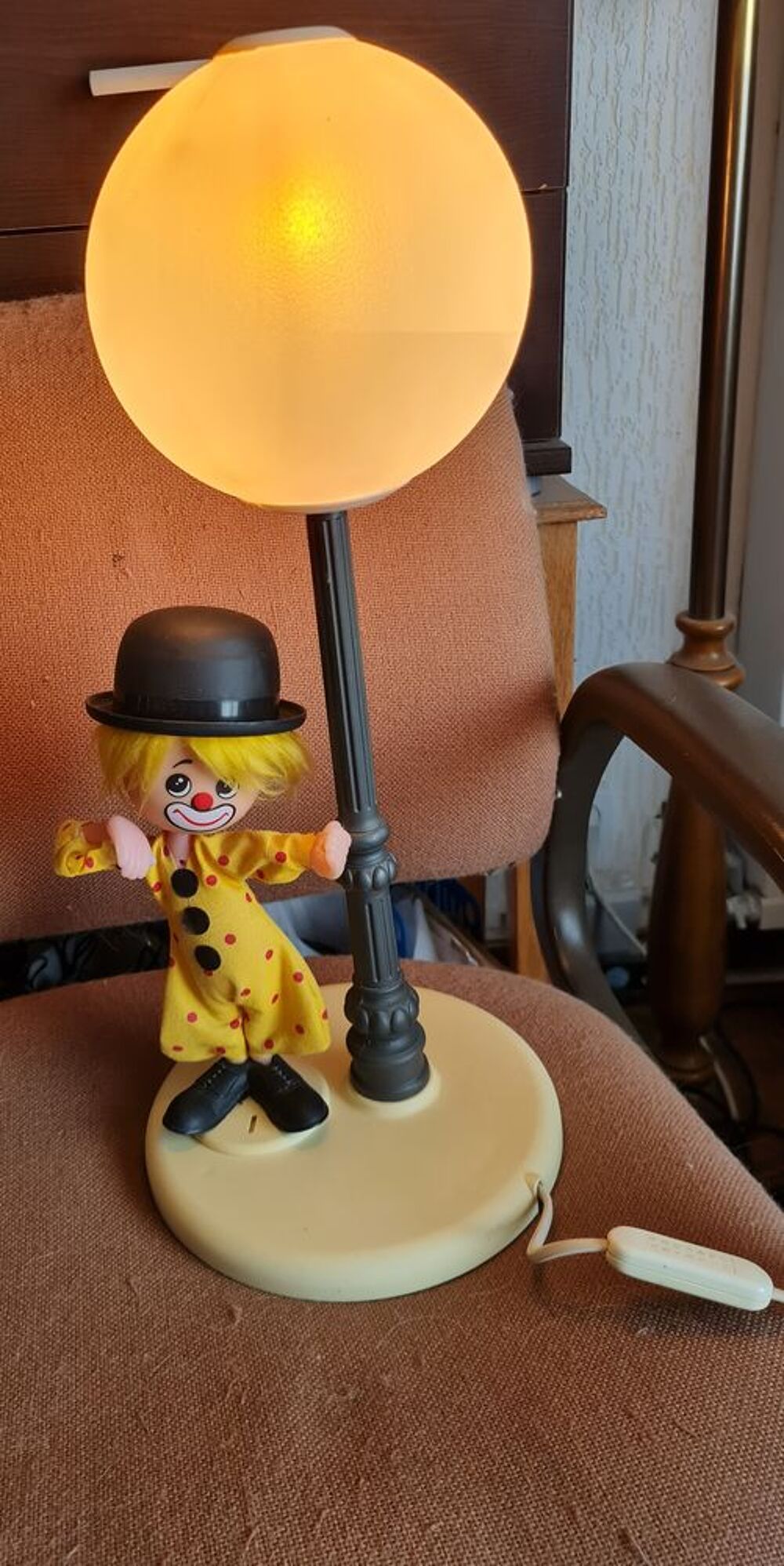 Lampe de chevet fa&ccedil;on lampadaire avec clown Mobilier enfants