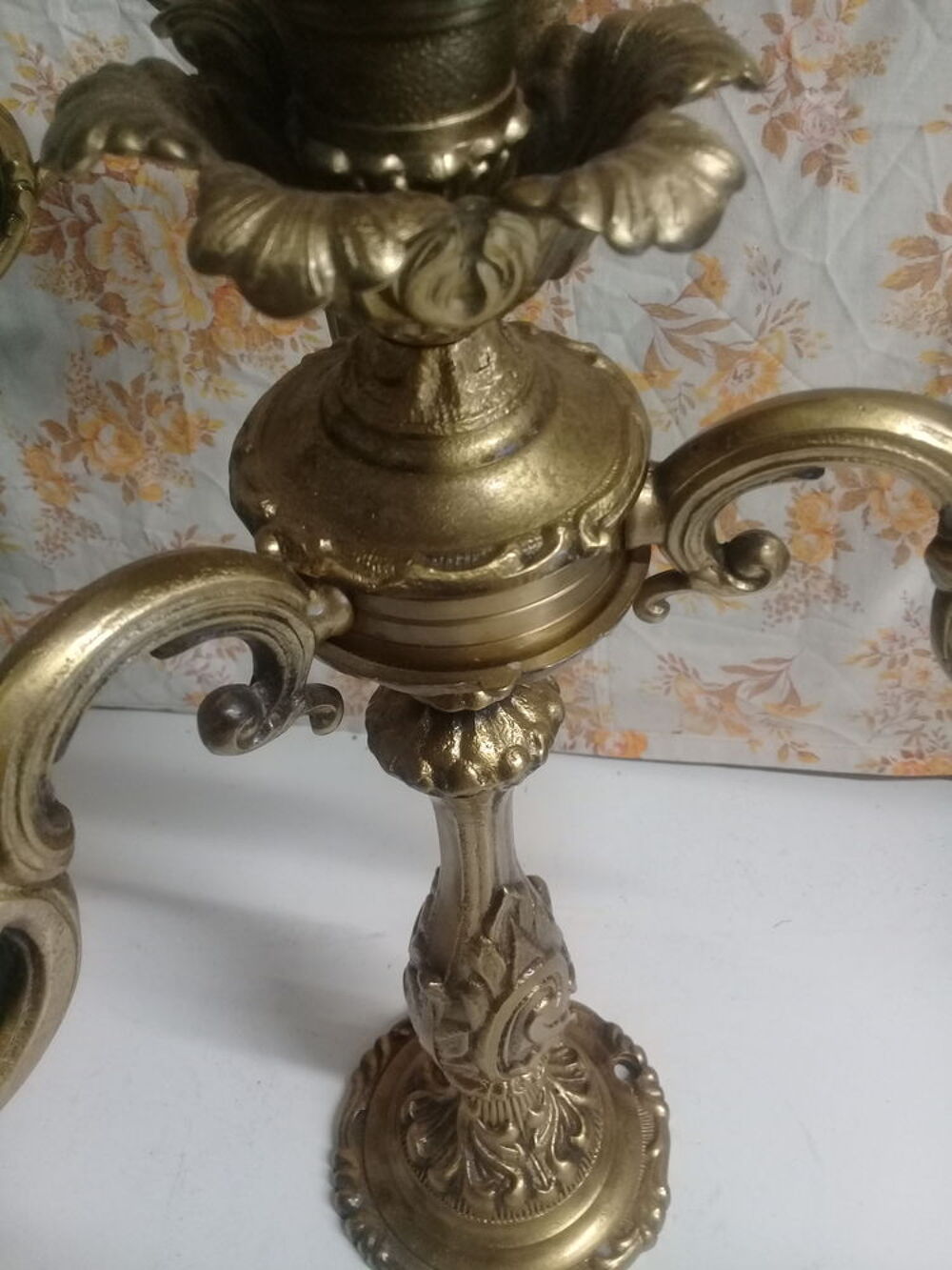 DEUX CHANDELIERS EN BRONZE Décoration